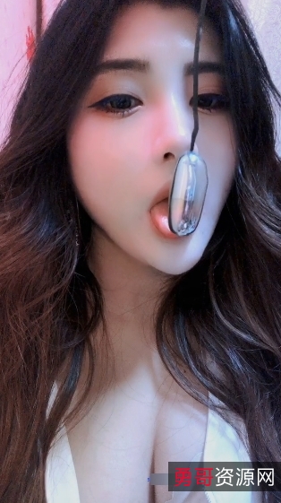 金鑫蔓笙：抖音风女神，翻版温碧霞，火辣身材，神奇魔力，土豪享宴