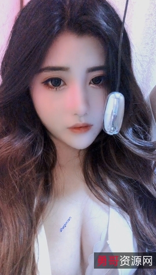 金鑫蔓笙：抖音风女神，翻版温碧霞，火辣身材，神奇魔力，土豪享宴