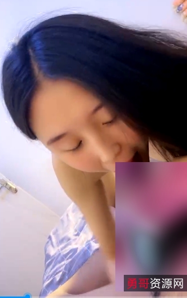 颜值爆表！美女被金钱诱惑，脱光衣大秀，粉嫩身材shenhou运动，内涵幽默让人刺激，就像一朵花儿绽放