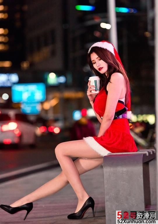 性感诱惑！街拍视频：圣诞女郎的高跟长腿、绝美颜值，486MB资源