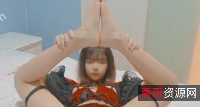 斗鱼浮力姬小余：清纯反差豪放的COS合集4v-575M，有尺度魅力无法抗拒