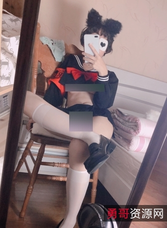 《网红小结巴：妹子脸、车灯身段，4.45G视频诱惑你的眼球》