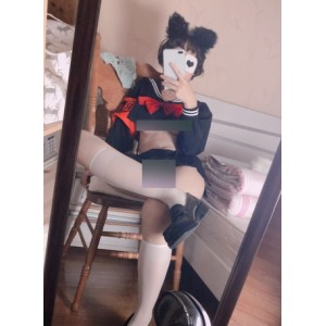 《网红小结巴：妹子脸、车灯身段，4.45G视频诱惑你的眼球》