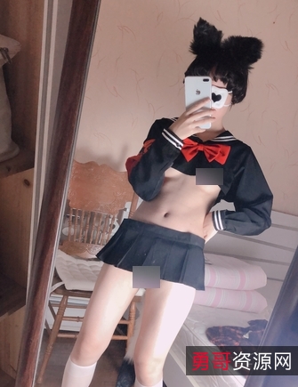 《网红小结巴：妹子脸、车灯身段，4.45G视频诱惑你的眼球》