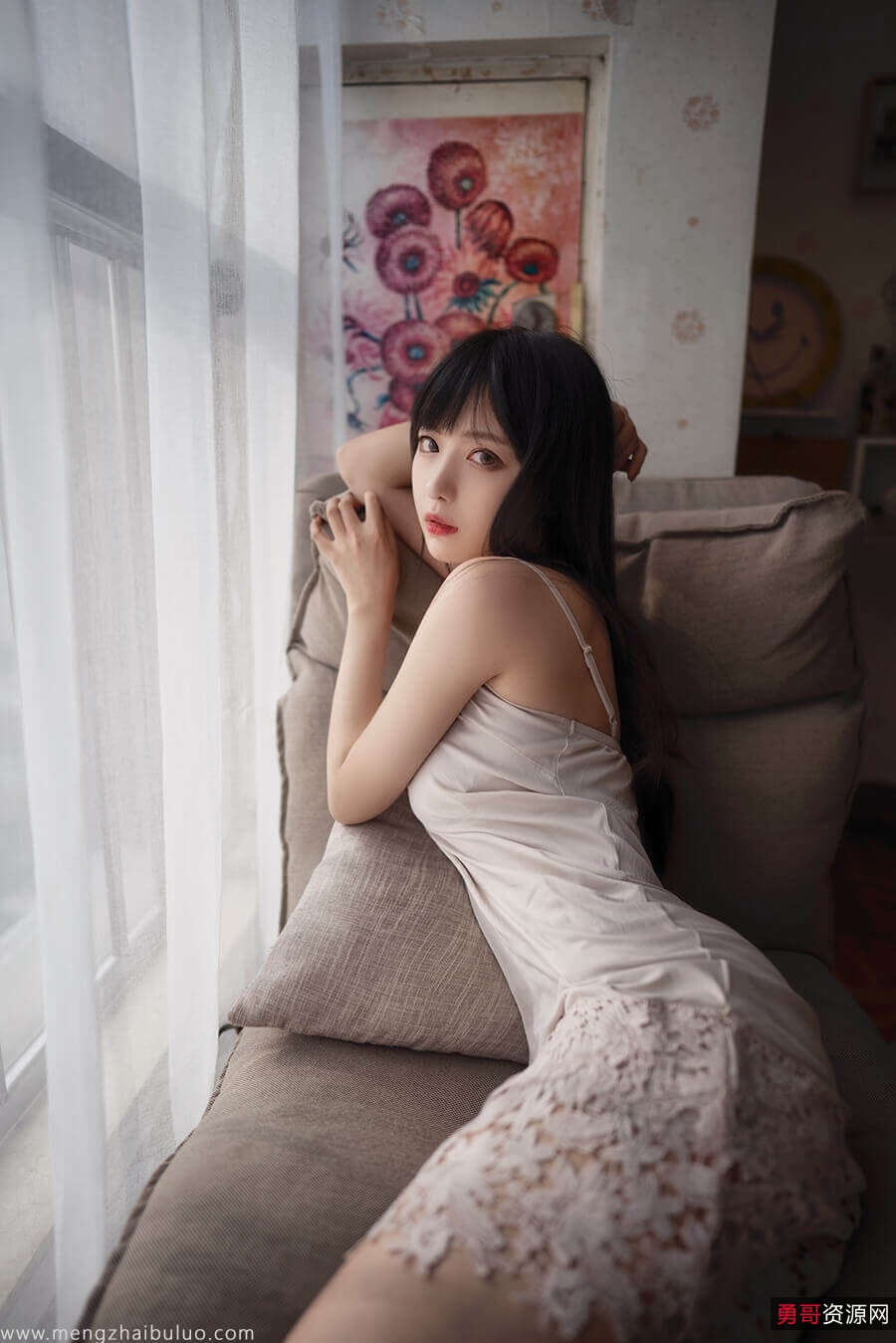 小鹿鹿:微博人气女神的清纯学妹妖艳COS性感御姐4K视频主播守护,超越底线的精彩瞬间