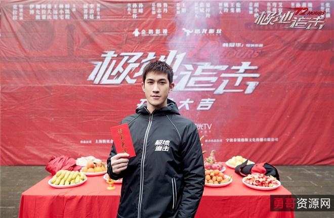 《极地追击(2022):12小时的复仇冒险》