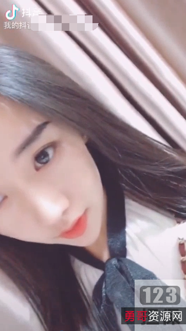 抖音热播：宸荨樱桃的半糖草莓_39部，美食与美女结合，甜蜜滋味！