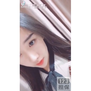 抖音热播：宸荨樱桃的半糖草莓_39部，美食与美女结合，甜蜜滋味！