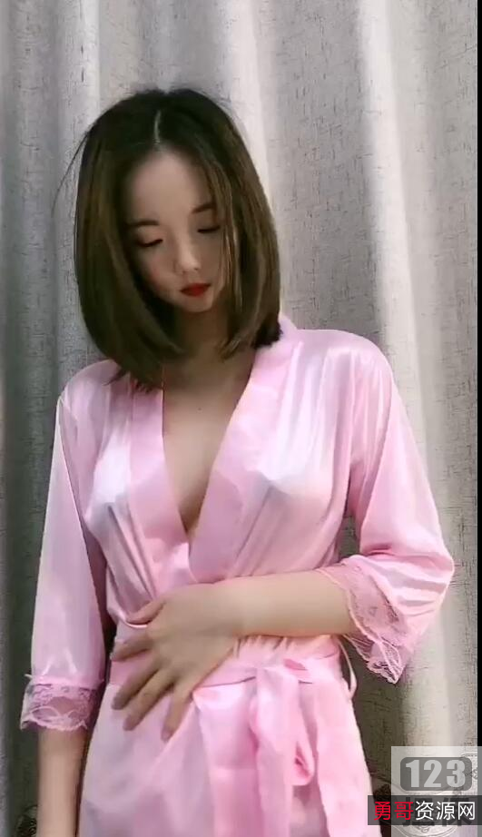 快手网红童啵啵定制舞蹈18部,穿着白衬衣、黑裙、灰丝贴身群、粉色睡裙,不知火舞精彩纷呈!