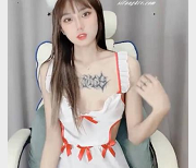 绝美TOYOTA：stripchat网红{{网红名字}}带来的性感视觉盛宴