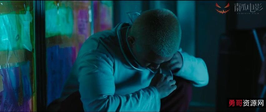 《活着1080p：丧尸、流感、病毒的恐怖气氛》