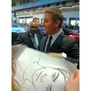 推荐《鹰眼》：漫威宇宙的惊险刺激，4K超清画质，科幻元素丰富，悬疑分析精致！