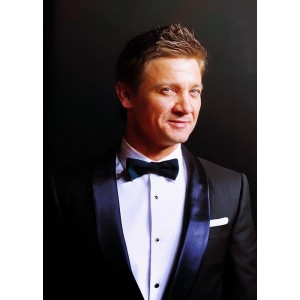 推荐《鹰眼》：漫威宇宙的惊险刺激，4K超清画质，科幻元素丰富，悬疑分析精致！