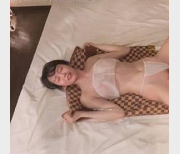 Onlyfans网红{{网红名字}}：完美身材、清纯颜值、灵动眼神，精湛技艺按摩师，给你一场诱人的保养之旅