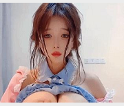 活在当下，网红合法妹子{{关键词20}}的双马尾ji+qing+shi+pin，让你释放自我！