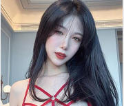《红se+you惑》：网红“抖娘”利世定制的美丽之作，火红礼服下的网红高颜值秀
