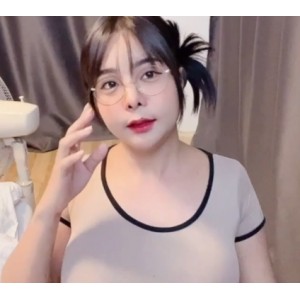 yoshithunchanok网红日常生活合集：观看丰满TS的美丽和活力