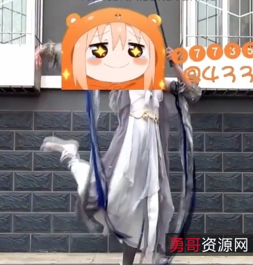 COS剑三妹子：灰色长裙下的可爱校园玩具