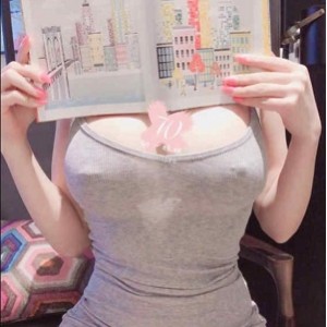 某推女神知一妹妹：401M精品视频，清纯反差，se yu无度，欲望无比！