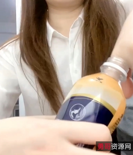 极品宅男：火爆稀缺合集3V-2.35G，表面师表紫薇原味奶茶挑逗性渲染