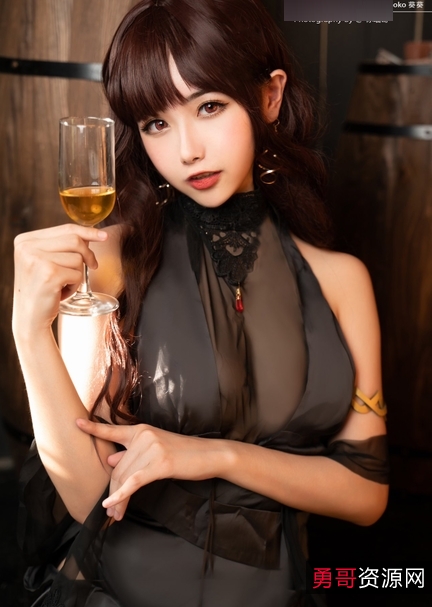 Momoko葵葵43套COS视频集：森林中的性感风情