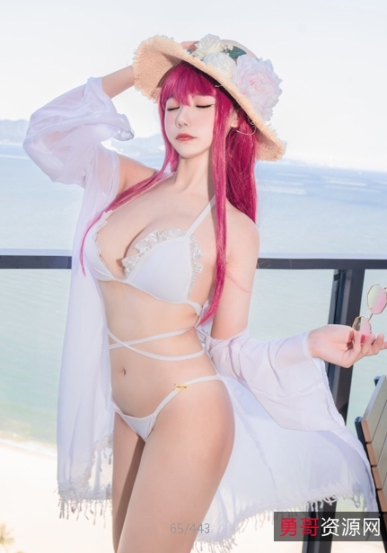 Momoko葵葵43套COS视频集：森林中的性感风情