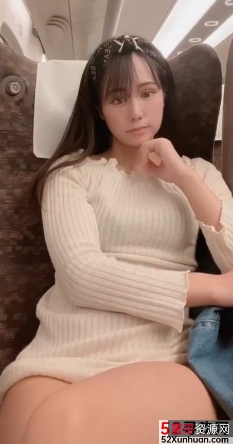 《艺高人胆大，火辣小姐姐网红表演，249MB视频让你欲罢不能》