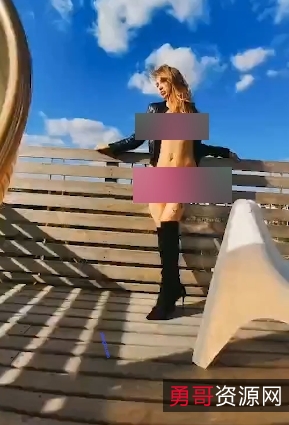 《精选网红模特儿“爱丽丝”：超大尺特写床上功夫，勇敢改变命运》