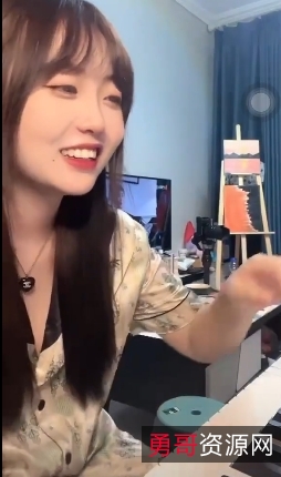 阿哲抖音快手疯狂妹子漏B漏奶合集第五弹绝美画面，网红模特阿哲振奋人心的舞姿，红色连衣裙求婚仪式，海边玩耍游泳池清凉，感受生活的美好。