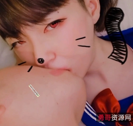 白晓雪韩国TS合集：性感身材、技巧精湛的舞蹈、海边拍摄、夜店跳舞、咖啡店拍摄、游乐场玩耍，白晓雪的魅力和性感让你心跳加速！