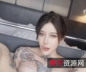 某推网红夫妇CarrieButterfly和Onlyfans的家庭生活、旅行记录与穿搭技巧