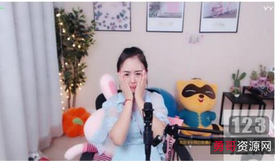 斗鱼美少女主播天晴：性感舞蹈、唱歌、高挑身材，近10万粉丝