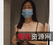 老虎菜系列第一弹：白皙D杯模特丫丫，1V247M私房风情照