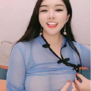 卡戴珊10.3-4性感直播：网红“卡戴珊”熊猫脸、职业模特、日常生活、有趣故事