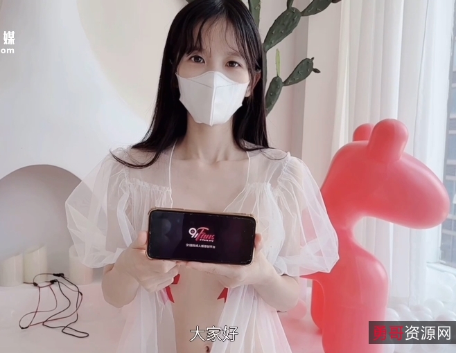 FSOG001米娅粉色情人16部合集：拥有2600万粉丝的网红米娅，为你讲述一个浪漫的爱情故事。