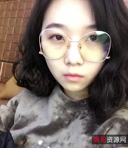 社保美女小美玉：老王村网红，高端原创私密群视频，颜值高身材火辣，抓住机会，梦想成真