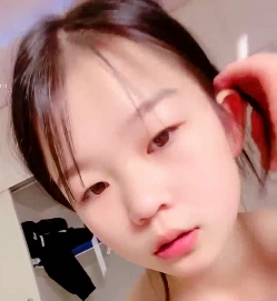 00后嫩妹百合双头龙互擦互玩