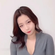 美女指教小狗：多人银趴怼脸上大场面