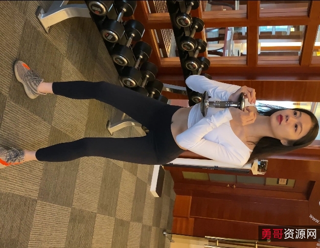 2V美女紧身长裤翘臀视频17.47G百度云