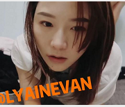 绝美女神特莱莎：录音棚美女穷人有钱，64V8.8G作品花样爱心