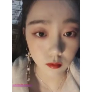 美女互动露脸翘臀后推车狂干镜子转载搬运百度盘