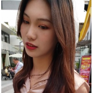 紧身牛仔裤：展示长腿和翘臀的时尚服饰美女视频：百度云上的热门美女视频资源