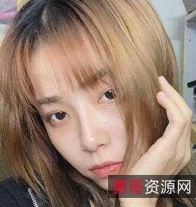 美女口腔特写诱惑：恋物癖的喉咙、舌头和牙齿