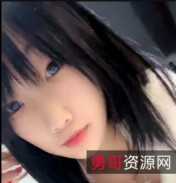 飞机场苗条妹妹!粉某处!翘起屁屁特写!