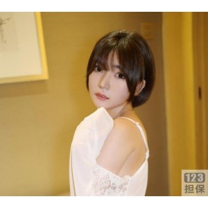《小鱼儿》美少女高清私拍照片：青纯可爱女朋友资源