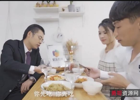 妻子的谎言：为老公还贷的眼镜D丝男爆C无T怼脸上