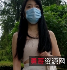 紧身白裤长腿翘臀美女视频