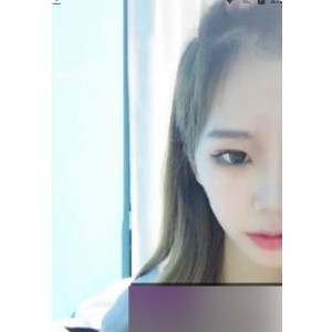 学妹小娜娜的商品标题可以是：1.学妹小娜娜可爱迷你手办套装2.学妹小娜娜潮流时尚文具礼盒3.学妹小娜娜清新可爱手机壳系列4.学妹小娜娜可爱卡通化妆镜套装