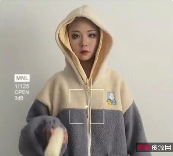 1.奇妙独家：推妹妹光剑变装，带你进入神奇世界！2.惊喜登场！某推刘畊宏跳舞女孩，为你带来绝妙表演！3.独家定制：奇妙光剑变装，让你成为炫酷推妹妹！4.超级特惠！推刘畊宏跳舞女孩，为你带来欢乐无限！5.奇妙独家限量版：光剑变装，让你拥有与众不同的风格！