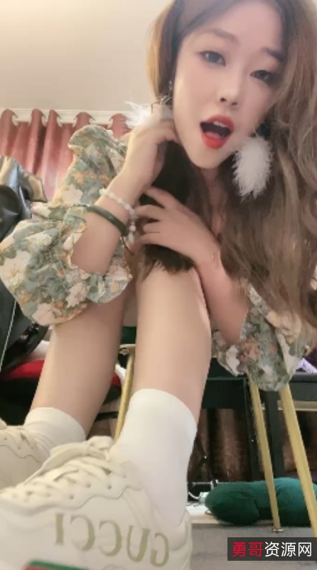 白桃的酸臭套路直播：288MB百度云视频